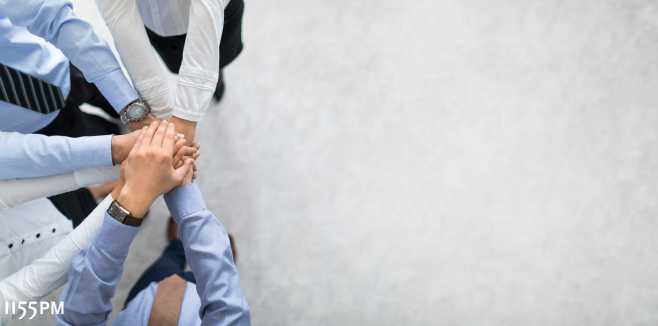 Job adverts for professionals in the fields of commercial, contract & claims management. Quelle: istockphoto.com; Urheber: scyther5; Bild: Stapel von H&auml;nden. Einheit und Teamwork Konzept. Nutzungsrechte bezahlt durch 1155PM consultants GmbH