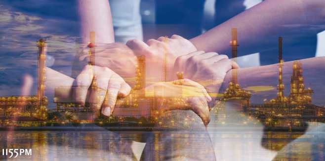 Organisation Consultancy Commercial Management Contract Management Claims Management Plant Enginnering. Quelle: istockphoto.com; Urheber: Moostocker; Bild: Double exposure of hands collaboration and oil refinery Organisation Consultancy Commercial Management Contract Management Claims Management Plant Enginnering. Quelle: istockphoto.com; Urheber: Moostocker; Bild: Double exposure of hands collaboration and oil refinery